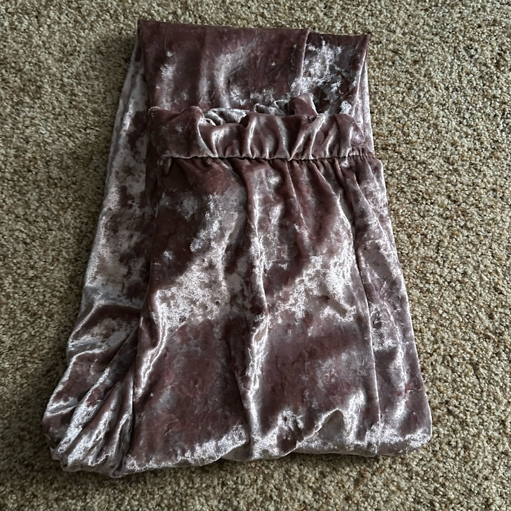 Urban Outfitters women’s size small pink velvet joggers/ sweat pants